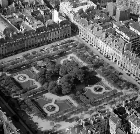 Historical Marais Konukevi *